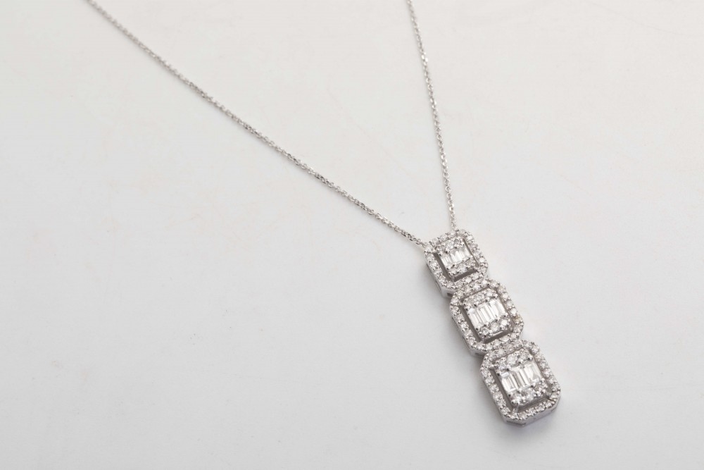 Collar con diamantes