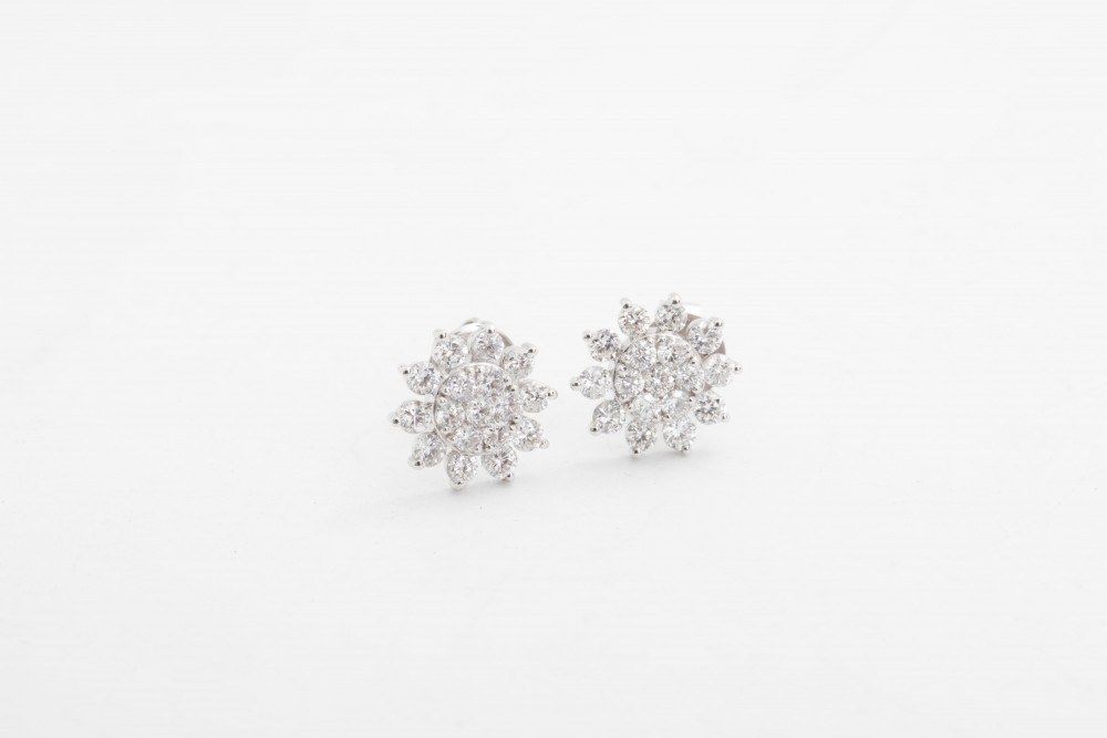 Aretes flor con brillantes