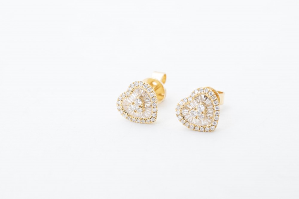 Aretes corazón con diamantes