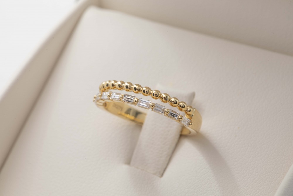 Anillo con diamantes baguette