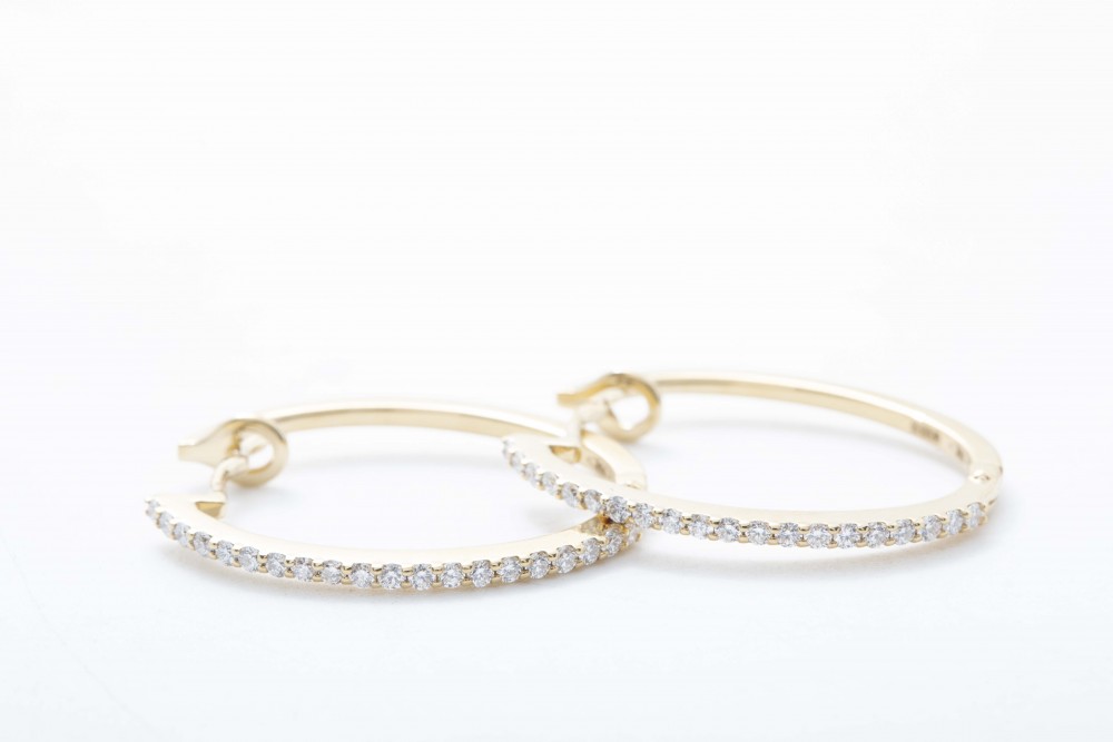 Argollas con diamantes en oro amarillo