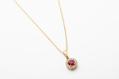 Collar con piedras de colores