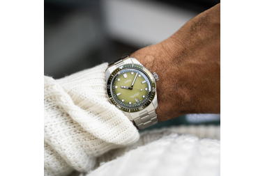 Divers Sixty-Five Date