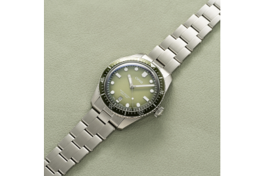 Divers Sixty-Five Date