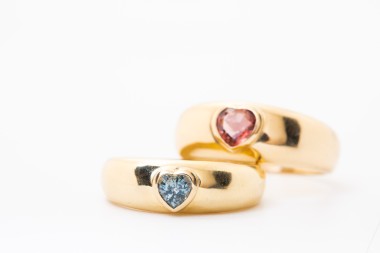 Anillo con zafiro rosado en forma de corazón