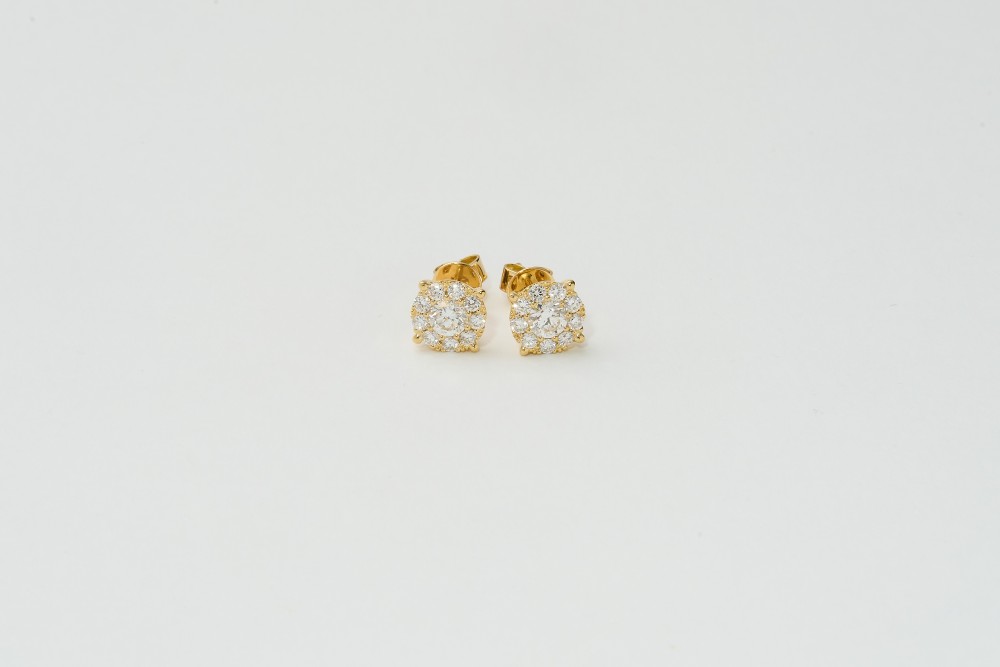 Aretes redondos con diamantes chicos