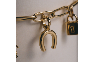 Horseshoe - I'm charmed by Gestapromo