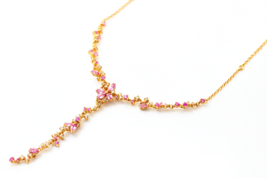 Collar con zafiros rosados y diamantes marrones