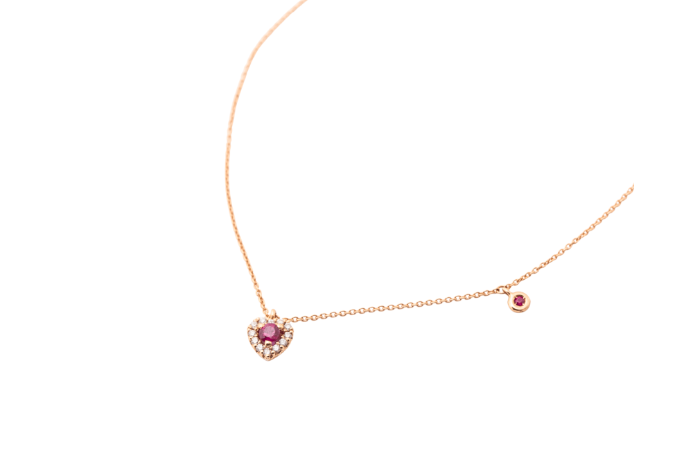Collar de corazón con rubís y diamantes