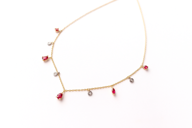 Collar con rubíes