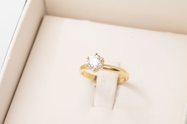 Anillo de compromiso con brillante 0.90ct