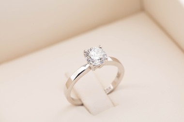 Anillo de compromiso con brillante 1.02ct