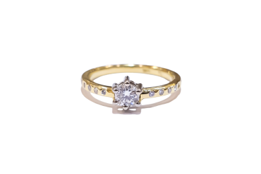 Anillo de compromiso con brillante de 0.33ct