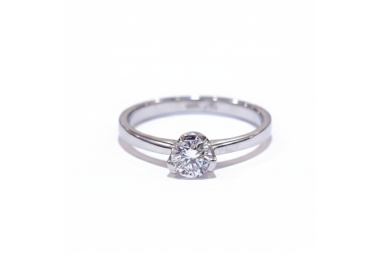 Anillo de compromiso con brillante de 0.40ct