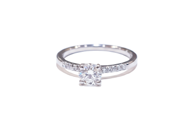Anillo de compromiso con brillante de 0.57ct