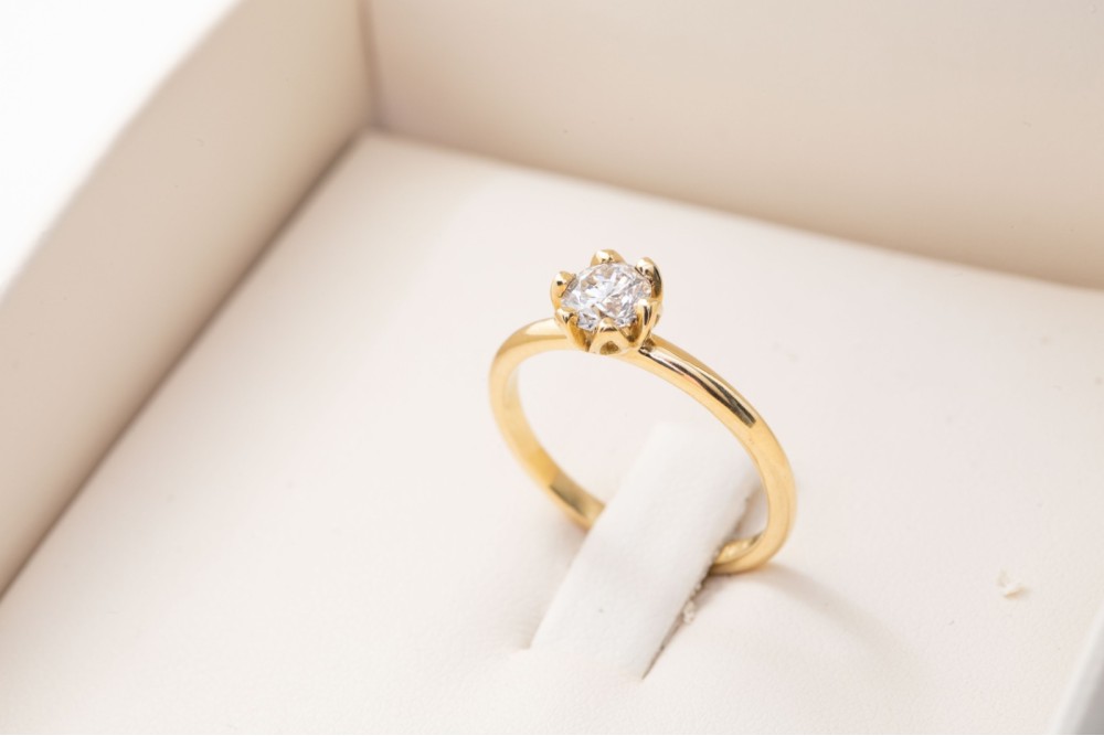 Anillo de compromiso con brillante 0.50ct