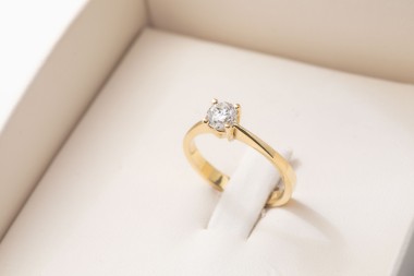 Anillo de compromiso con brillante 0.50ct