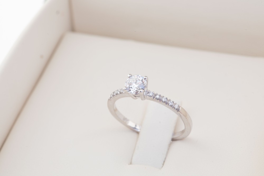 Anillo de compromiso con brillante 0.43ct