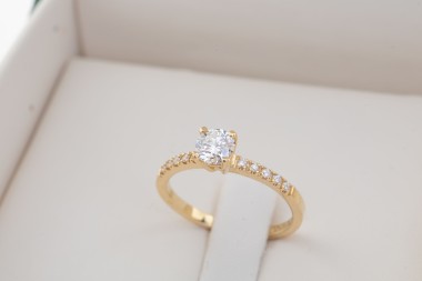 Anillo de compromiso con brillante 0.50ct