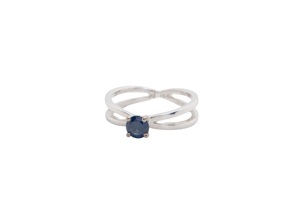 Anillo con zafiro