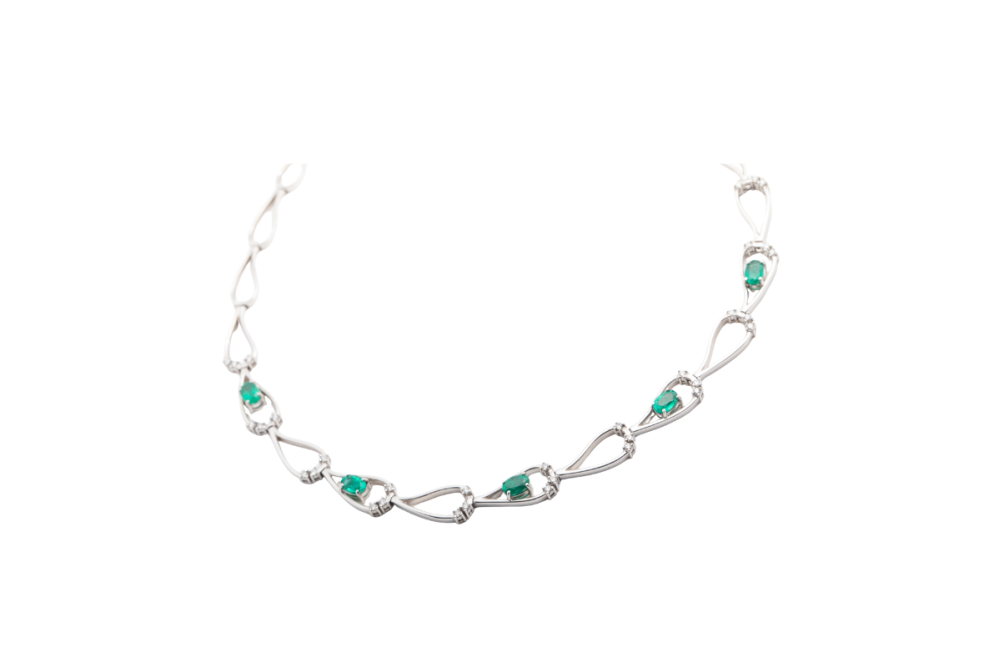 Collar con esmeraldas