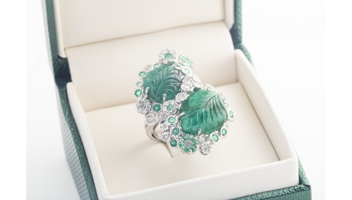 Anillos con Brillantes: Elegancia, Historia y Significado Eterno