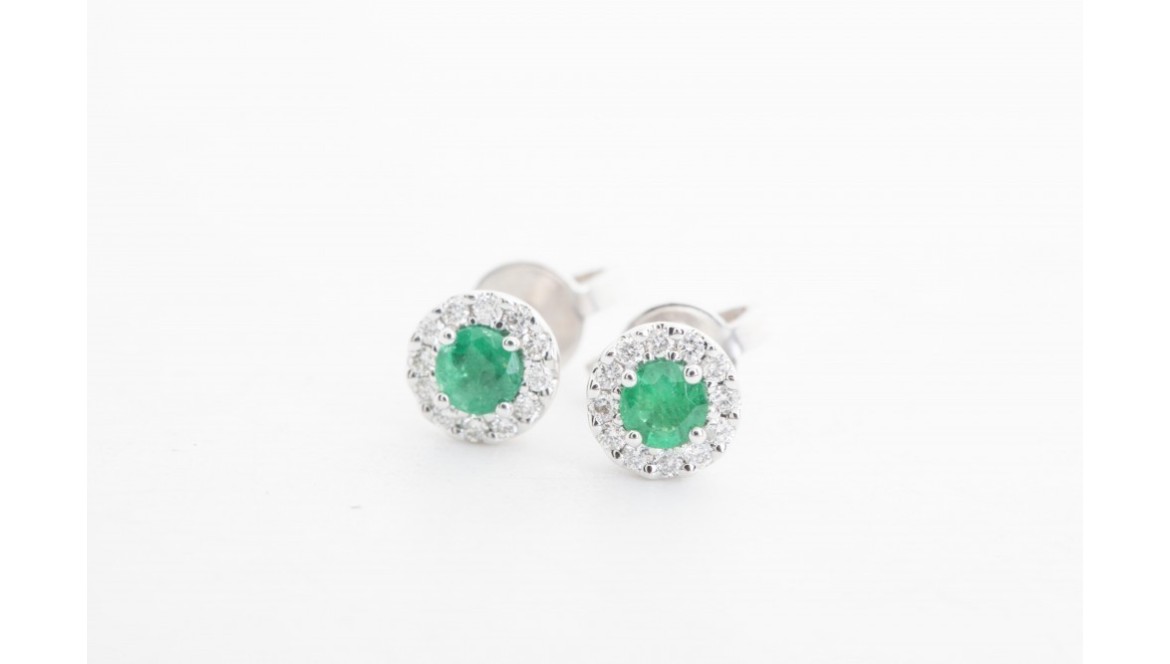 Pendientes de Esmeralda: El detalle que marca la diferencia Pendientes de Esmeralda: El detalle que marca la diferencia