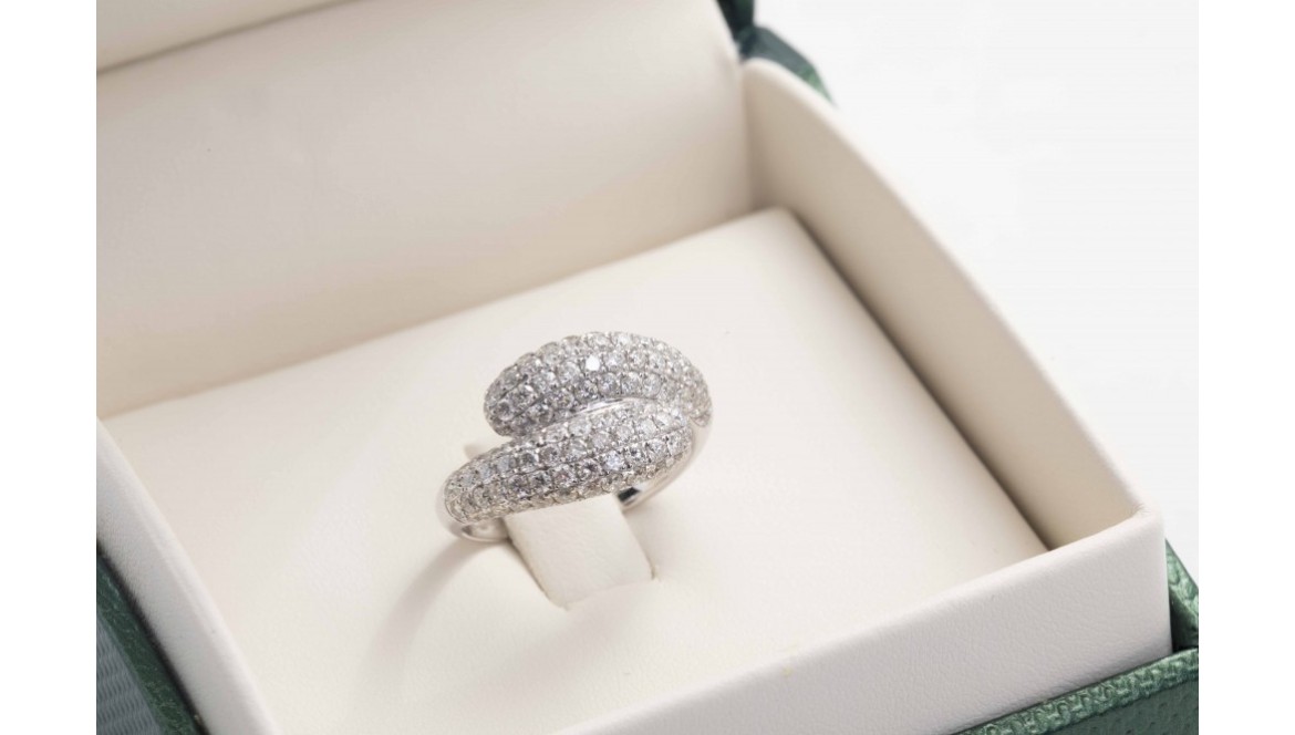 Regalos con diamantes para aniversario: celebrar el amor con brillo eterno