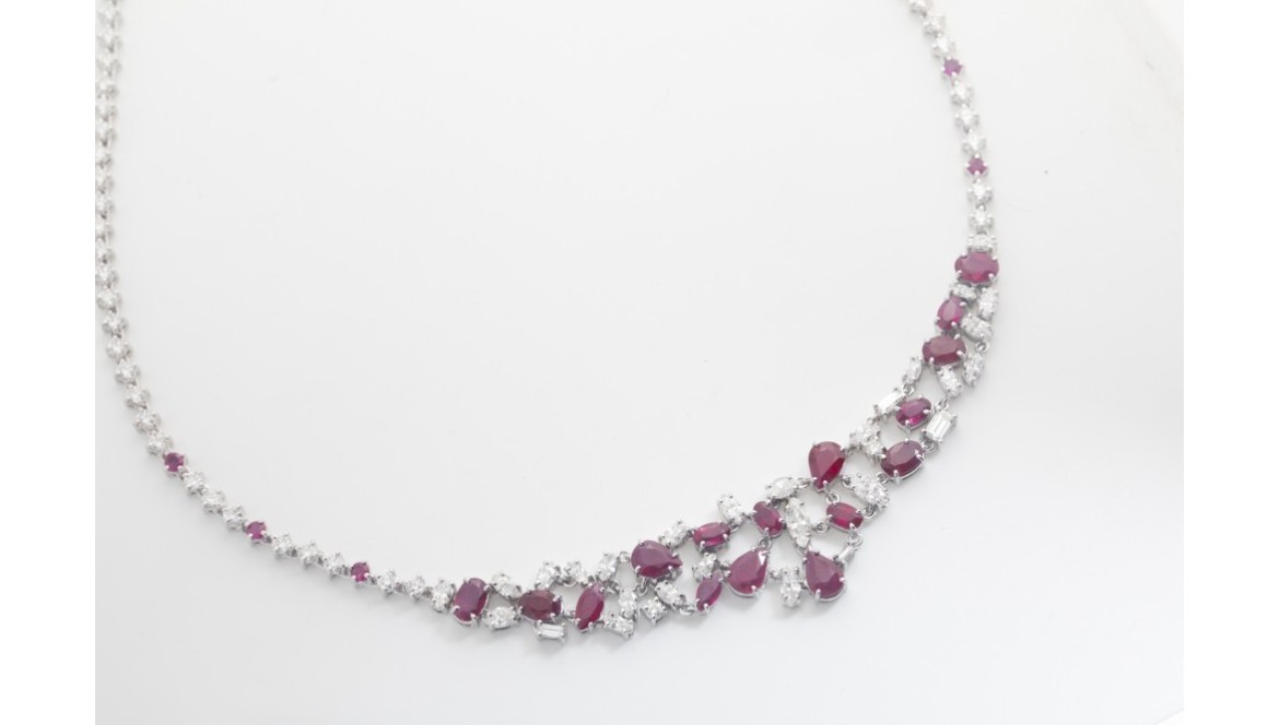 Collar de rubíes y diamantes: intensidad, pasión y sofisticación en una sola joya Collar de rubíes y diamantes: intensidad, pasión y sofisticación en una sola joya