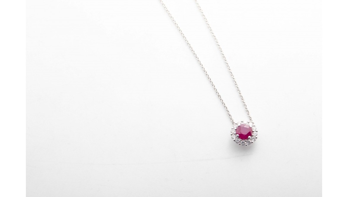 Collar de rubíes y diamantes: una joya que trasciende generaciones Collar de rubíes y diamantes: una joya que trasciende generaciones