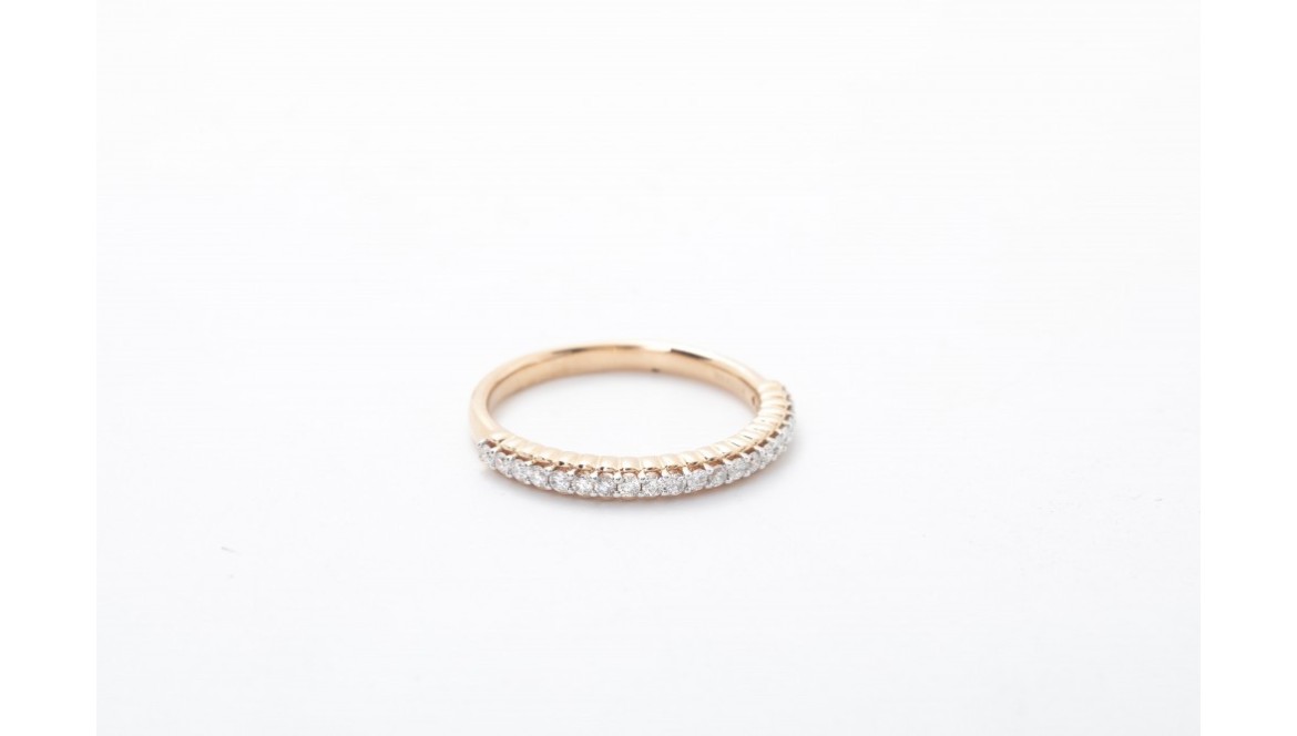 La historia, el simbolismo y la elección perfecta de un anillo de promesa: guía completa para un compromiso emocional auténtico