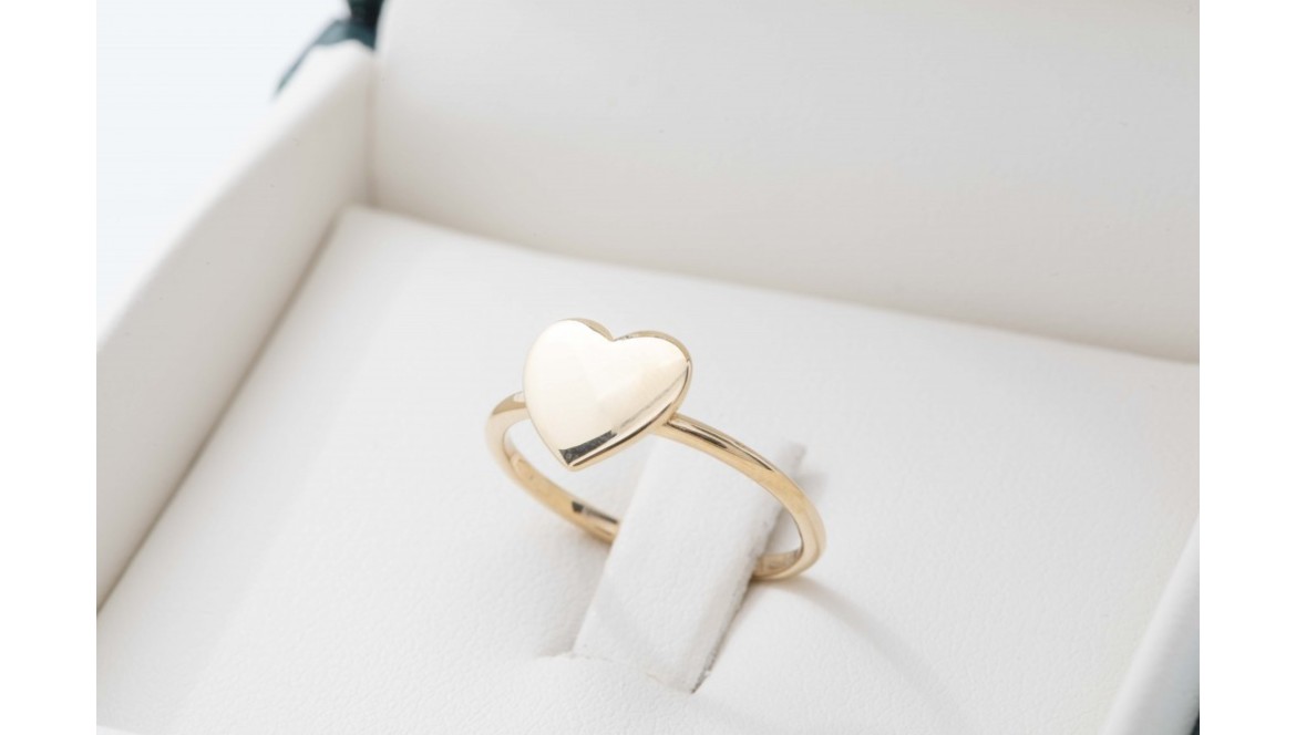¿Qué debes considerar al buscar anillos de oro para mujer?