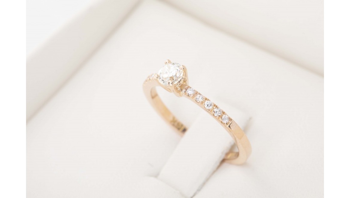 Anillos de Compromiso: La Tradición y la Elegancia de Murguía Joyería