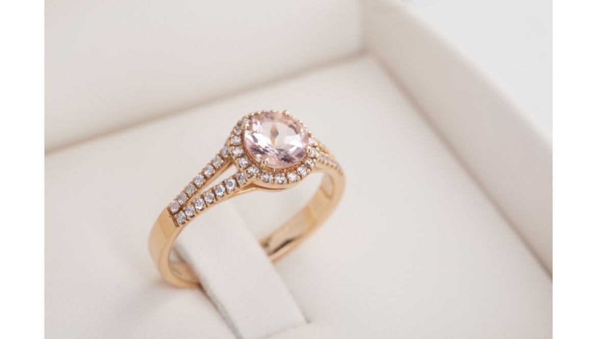 Anillo de Promesa: Un Símbolo de Amor y Compromiso Anillo de Promesa: Un Símbolo de Amor y Compromiso