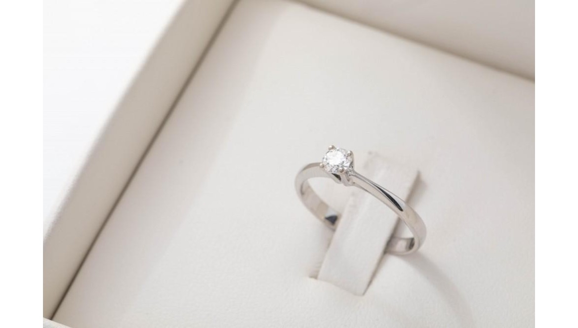 Los Aros de Compromiso: La Promesa de un Amor Eterno