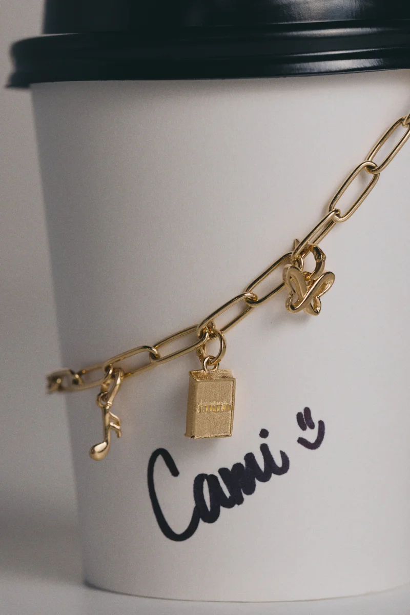Selección de charms de Cami