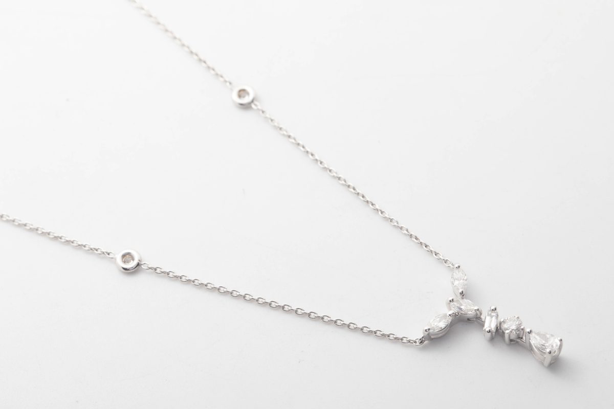COLLAR CON BRILLANTES