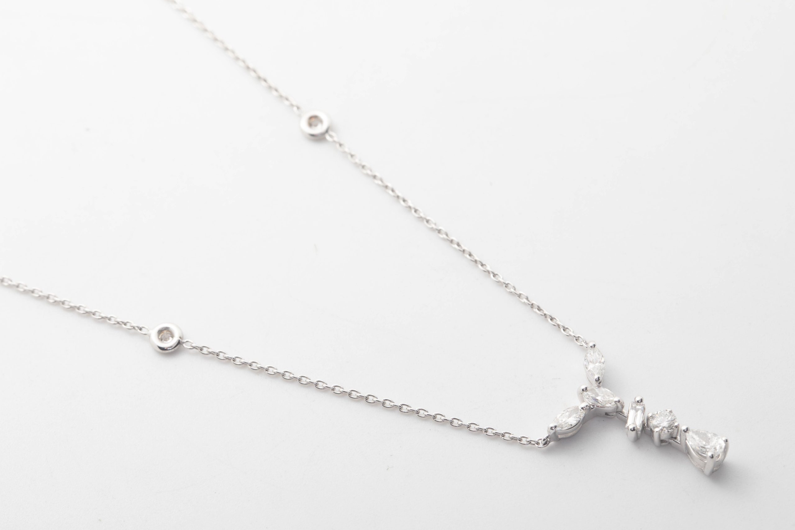 COLLAR CON BRILLANTES