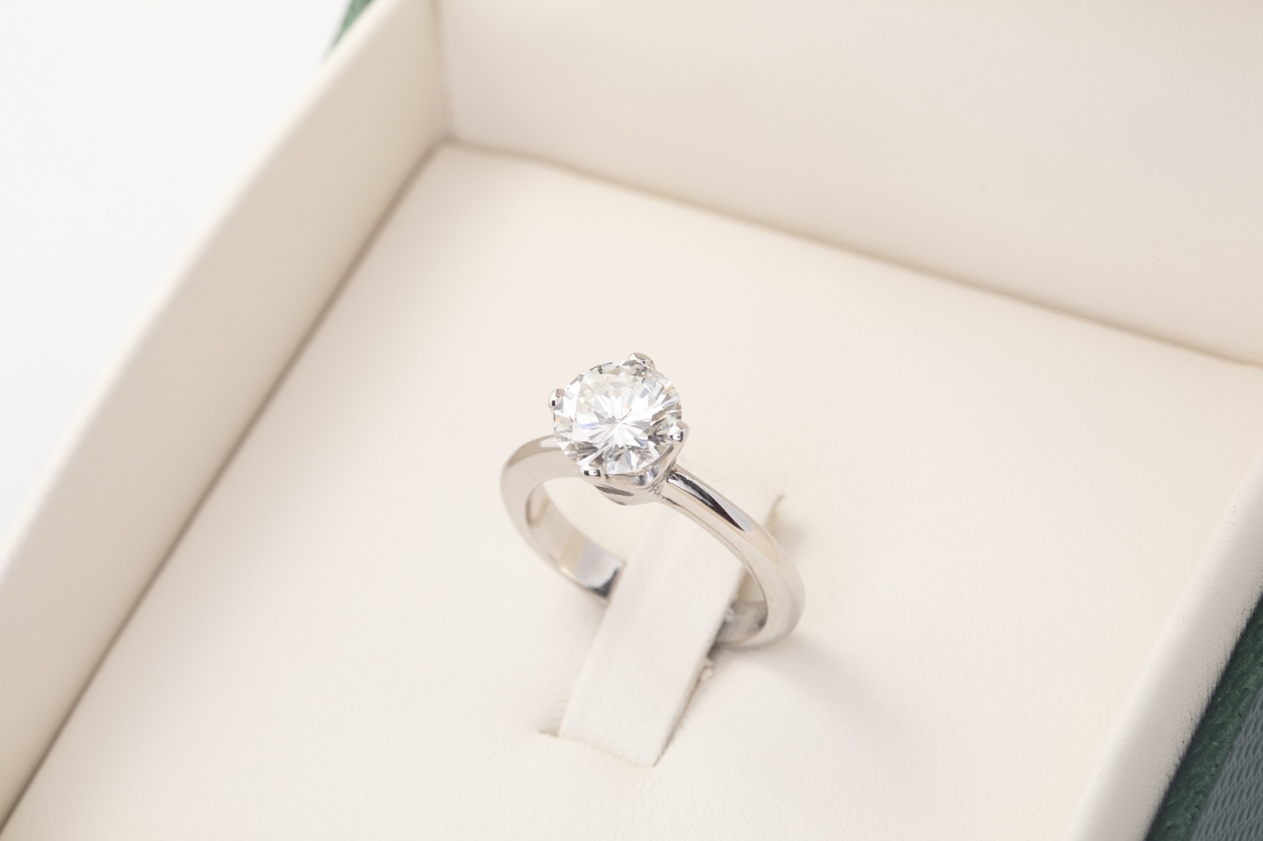 Anillo de compromiso con brillante 1.59Ct.