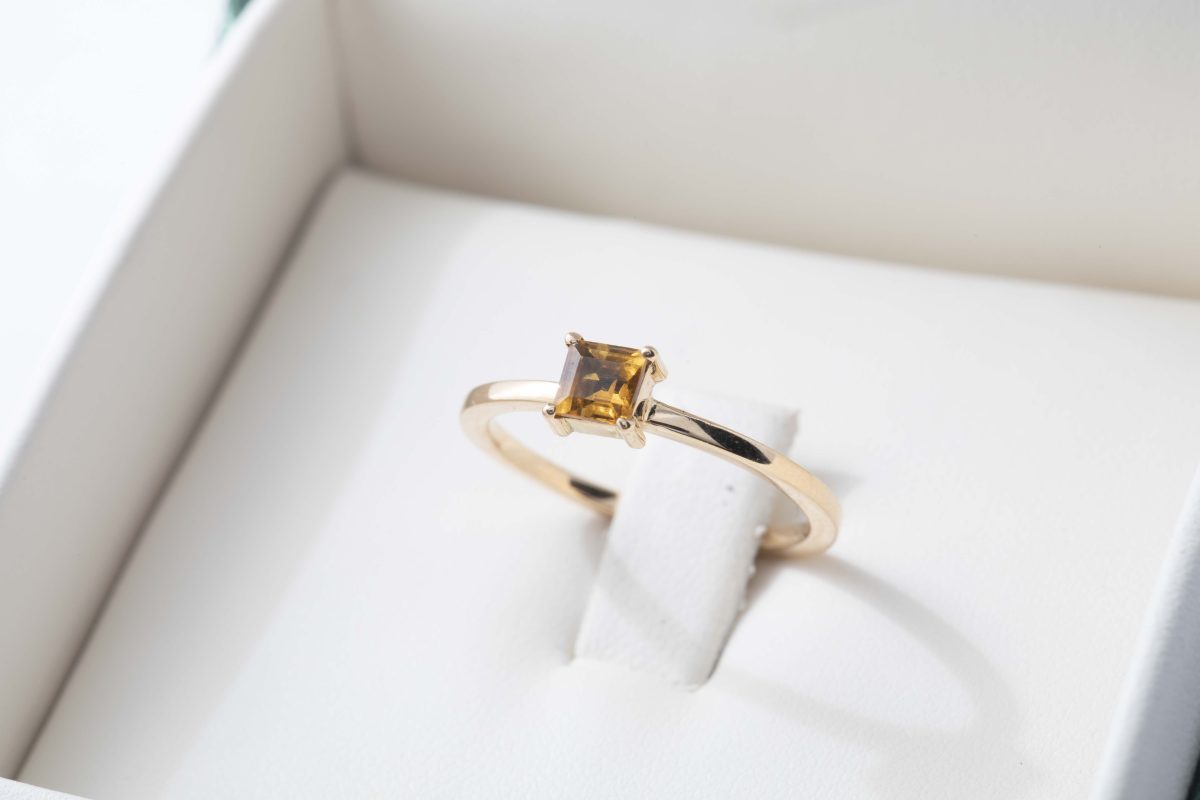 Anillo con citrino