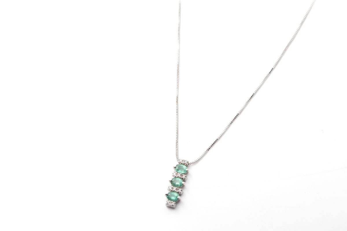 Collar con esmeraldas y diamantes