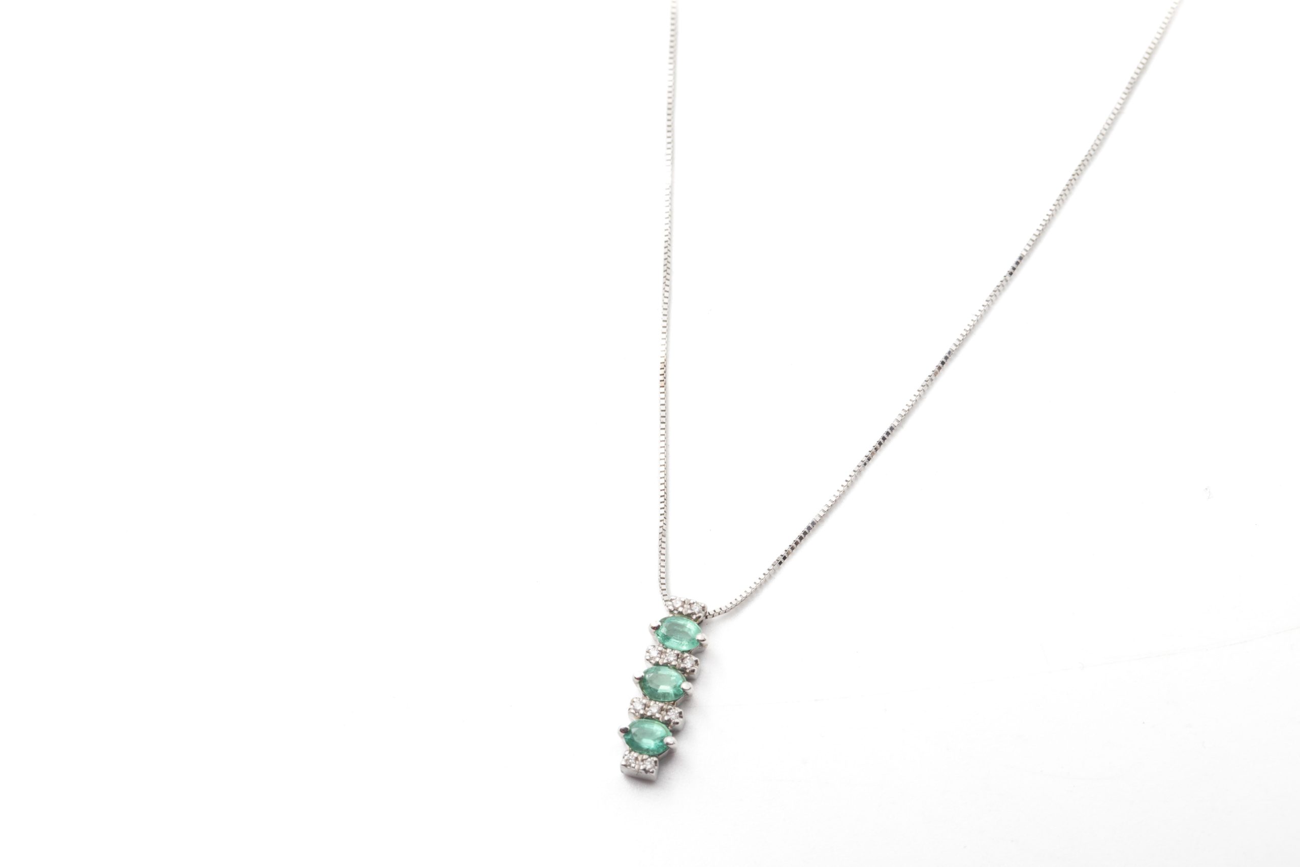 Collar con esmeraldas y diamantes