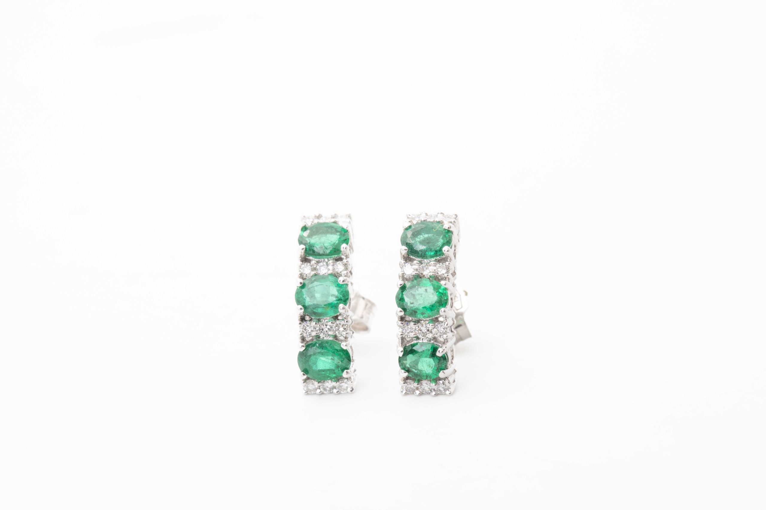 Aretes con esmeraldas y diamantes