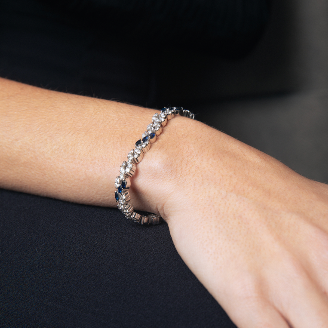 Pulsera con brillantes y zafiros en oro blanco