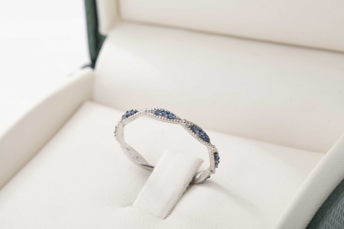 Anillo Moraglione con zafiros