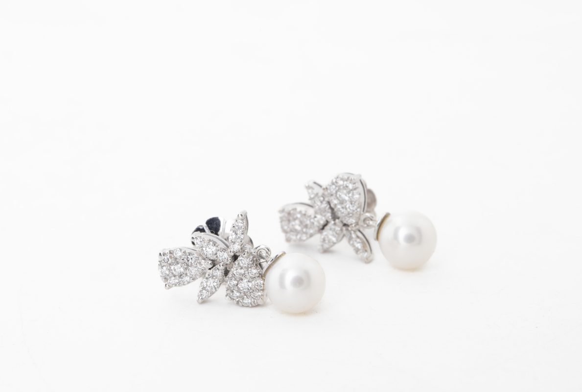 Aretes con diamantes y perlas