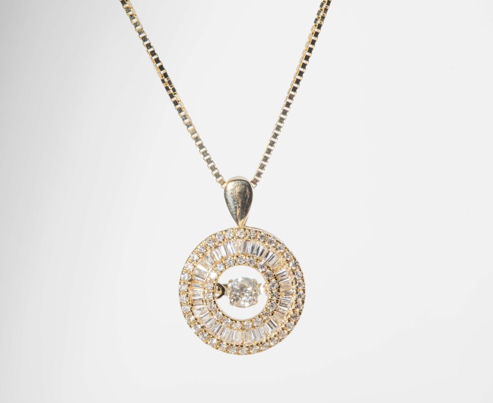 Collar circulo con diamantes
