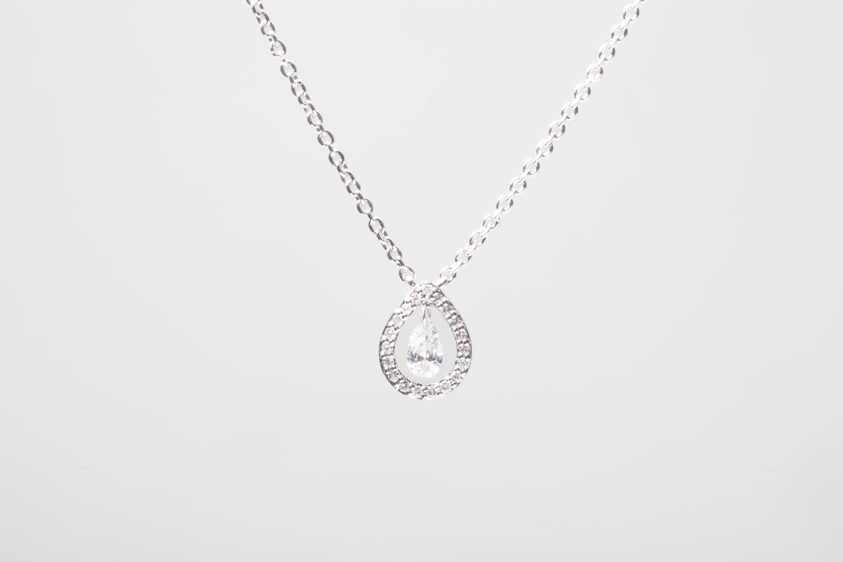 Collar gota con diamantes