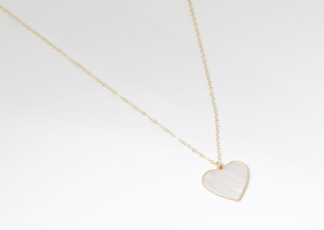 Collar corazón con madre perla