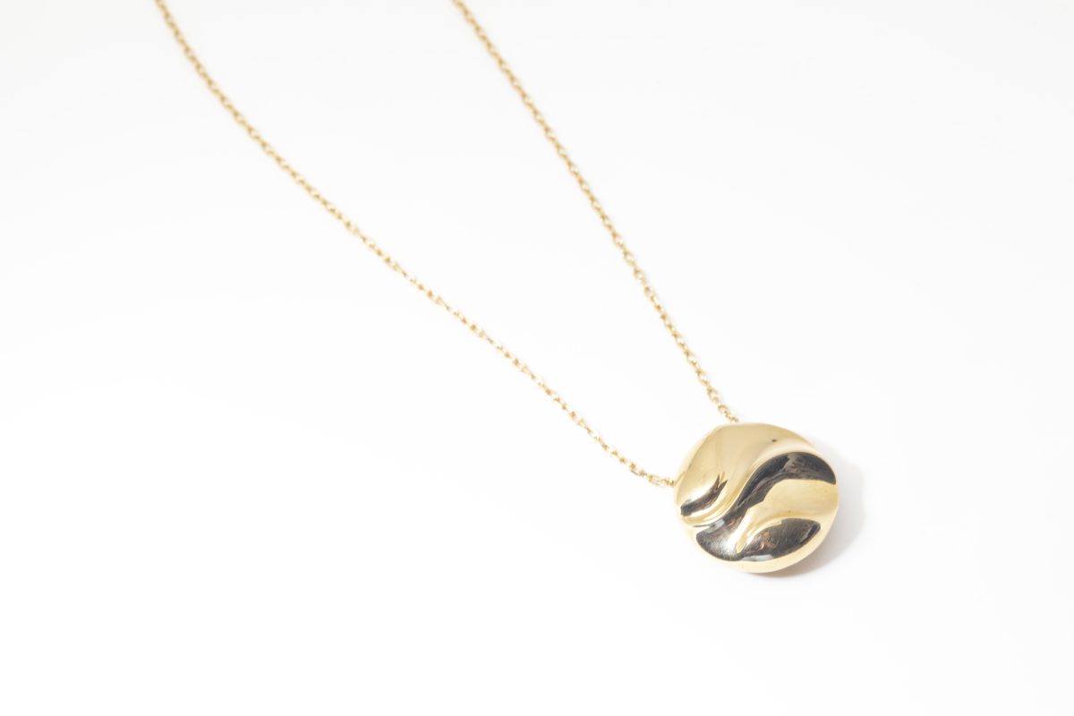 Collar con círculo en oro amarillo